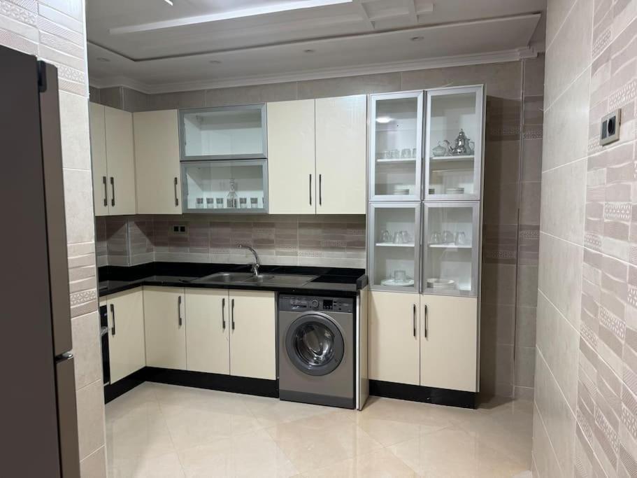 Family-Sized Cosy Apartment Λαράς Εξωτερικό φωτογραφία